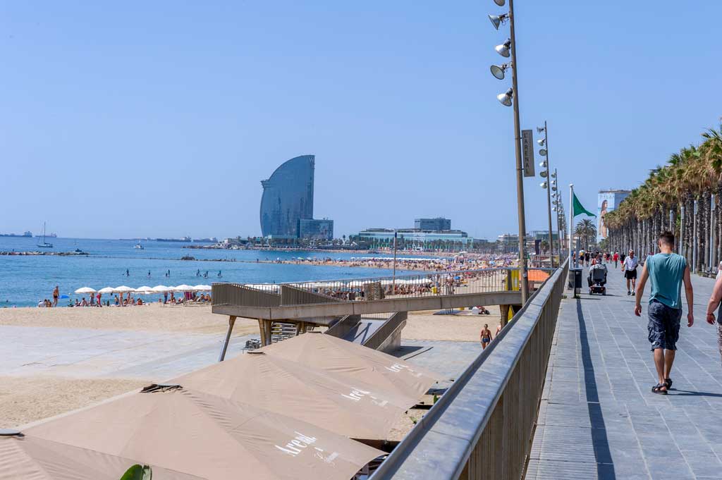 Playa la Barceloneta y Hotel Vela W